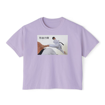 "A forma é forjada pela força" - T-shirt boxy de artes marciais chinesas para mulher, confortável, ideal para fitness, presente para amantes de karaté, roupa casual e de treino. 