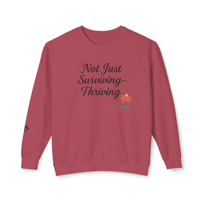 Sudadera de cuello redondo para concienciar sobre la violencia doméstica: no solo para sobrevivir, sino también para prosperar. Ideal para la resiliencia, el ánimo, el uso diario y el autocuidado. 