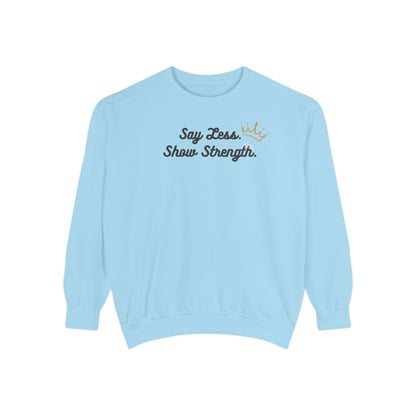 Sudadera de cuello redondo teñida en prenda. Di menos. Cómoda. Estilo Queen. 