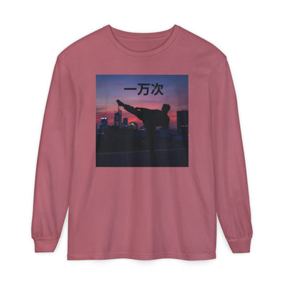 T-shirt de manga comprida "Dez Mil Vezes" em chinês - Estilo urbano chique, t-shirt streetwear, t-shirt estampada, look casual, blusa elegante para sobreposição.