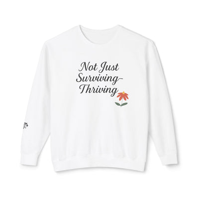 Sudadera de cuello redondo para concienciar sobre la violencia doméstica: no solo para sobrevivir, sino también para prosperar. Ideal para la resiliencia, el ánimo, el uso diario y el autocuidado. 