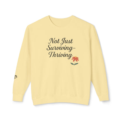 Sudadera de cuello redondo para concienciar sobre la violencia doméstica: no solo para sobrevivir, sino también para prosperar. Ideal para la resiliencia, el ánimo, el uso diario y el autocuidado. 