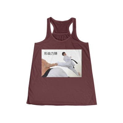 "A forma é forjada pela força" - Regata feminina motivacional de karaté chinês, roupa desportiva, presente fitness, modelo nadador fluido, roupa de treino 