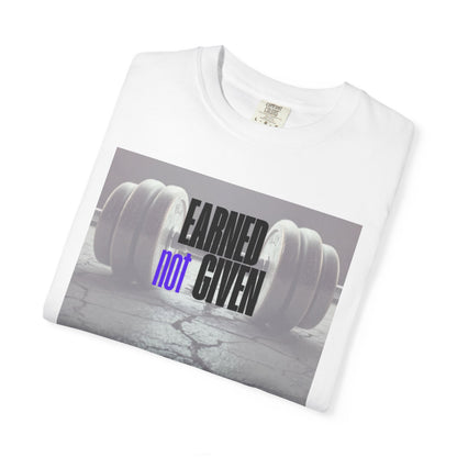 T-shirt motivacional para ginásio, t-shirt de fitness, presente para treino, roupa casual, conquistado, não dado, vestuário para um estilo de vida ativo.